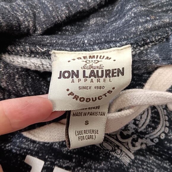 Queen pullover hoodie size small (flaw) - Picture 10 of 16